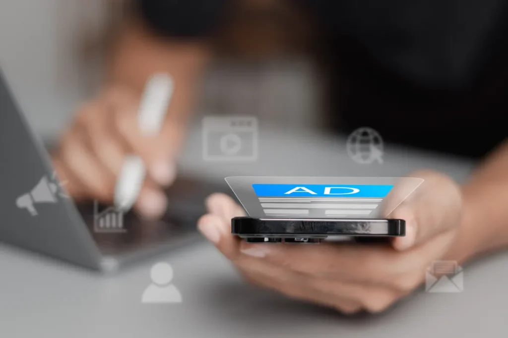 Smartphone mit Online-Werbeanzeige